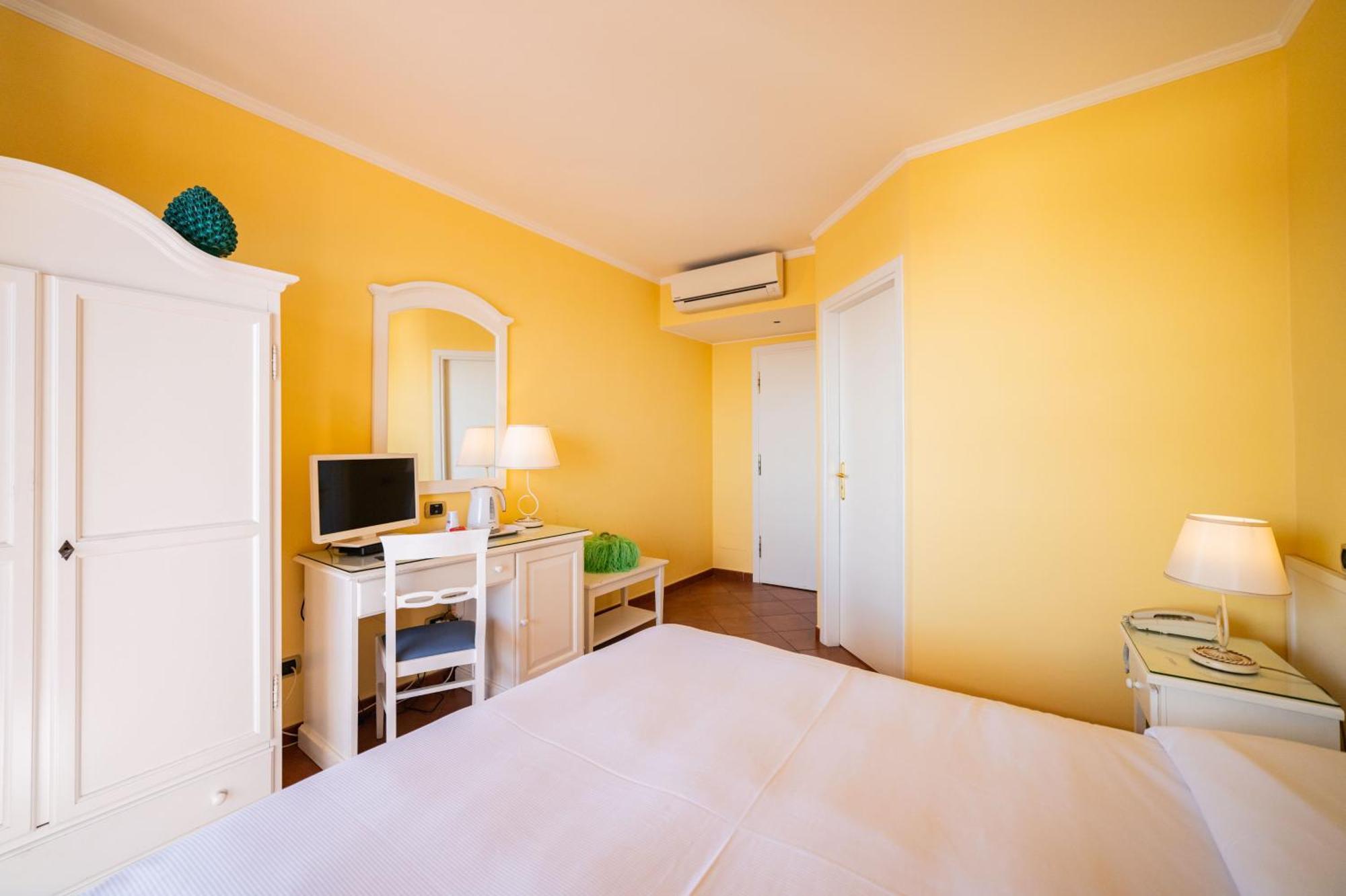 Mendolia Beach Hotel Taormina Exterior foto