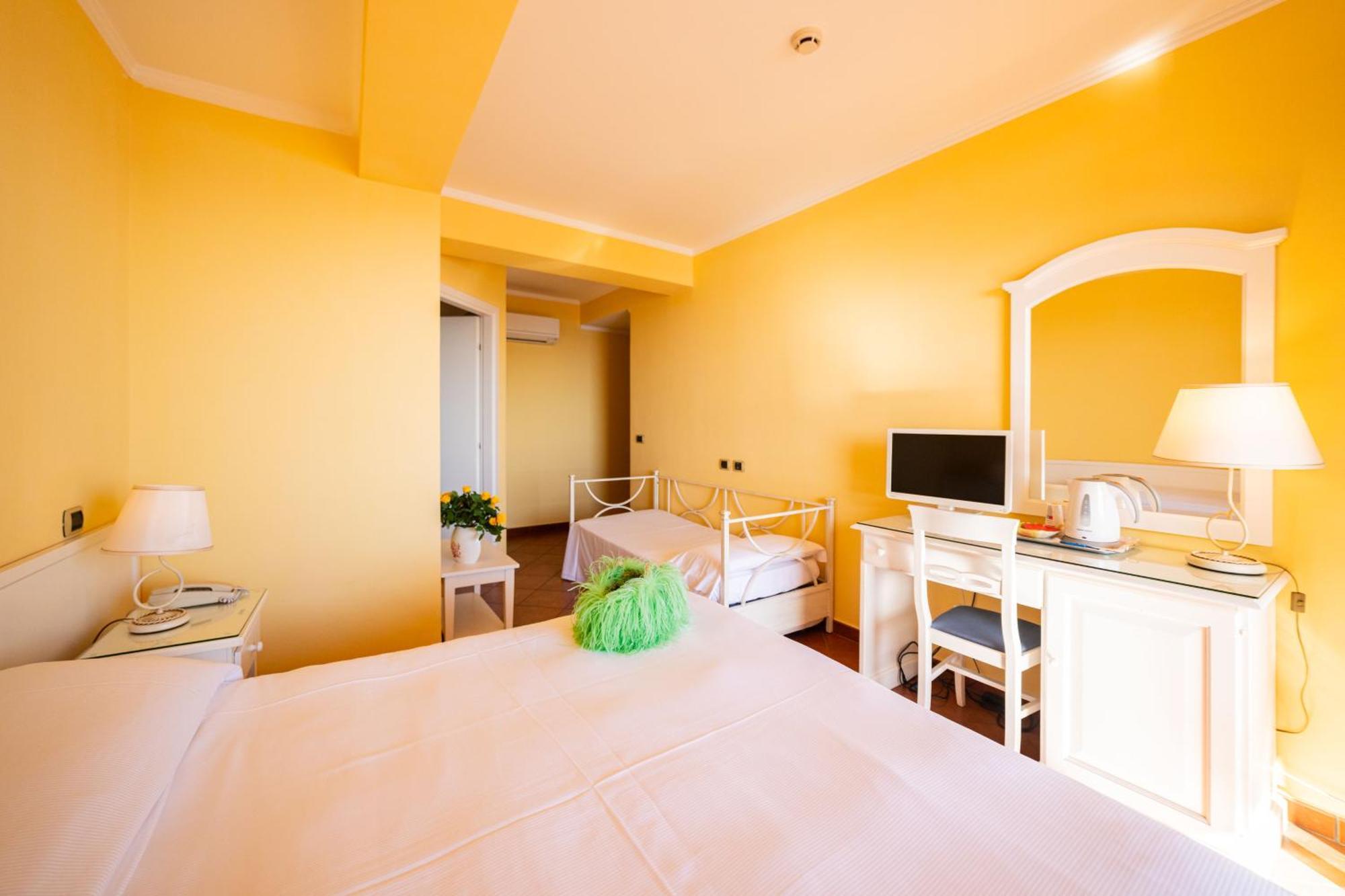 Mendolia Beach Hotel Taormina Habitación foto
