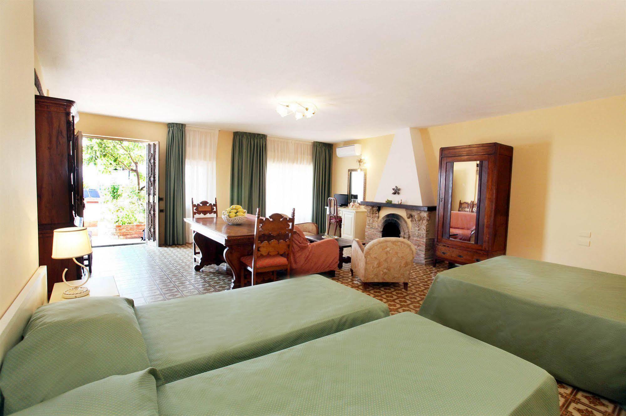 Mendolia Beach Hotel Taormina Exterior foto